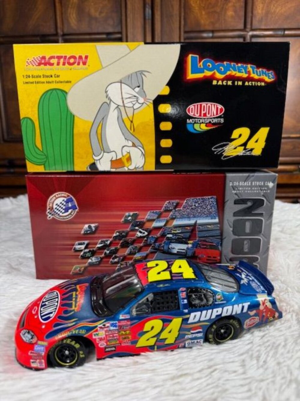 Vintage Jeff Gordon Looney Tunes Back in Action 2003 Monte Carlo 1:24 Scale Car